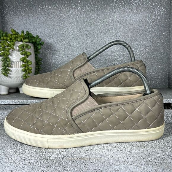 A New Day Quilted Slip On Sneakers Shoes Size 9.5 - Picture 1 of 6